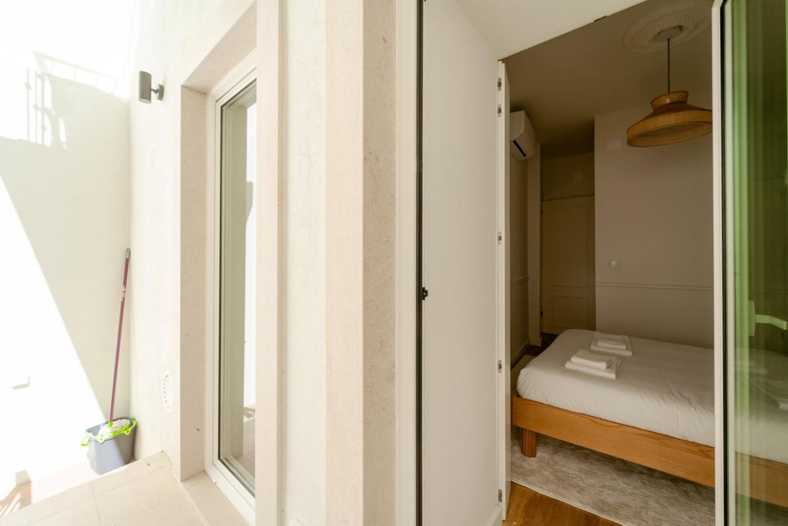Newly Renovated 2br With Ac & Terrace | By Airnest Lisboa