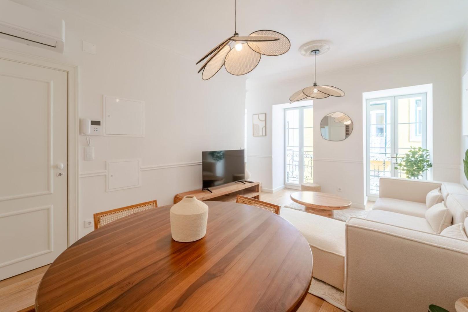 Newly Renovated 2br With Ac & Terrace | By Airnest Lisboa
