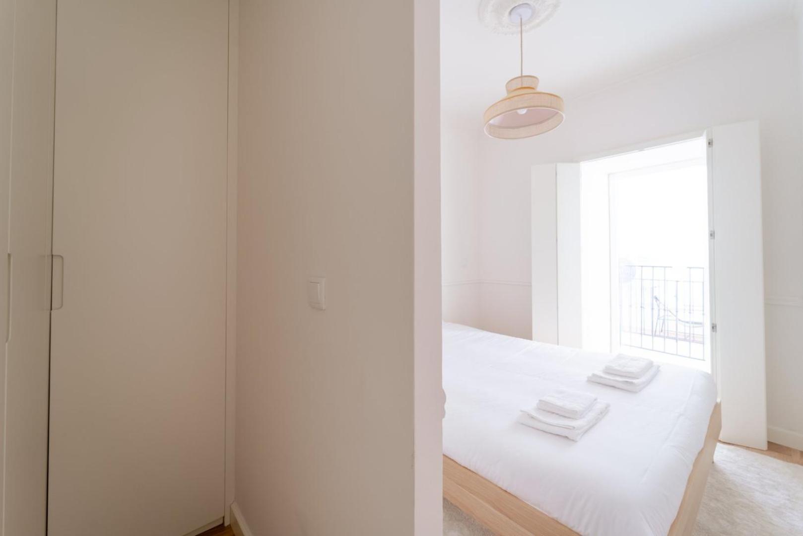 Newly Renovated 2br With Ac & Terrace | By Airnest Lisboa