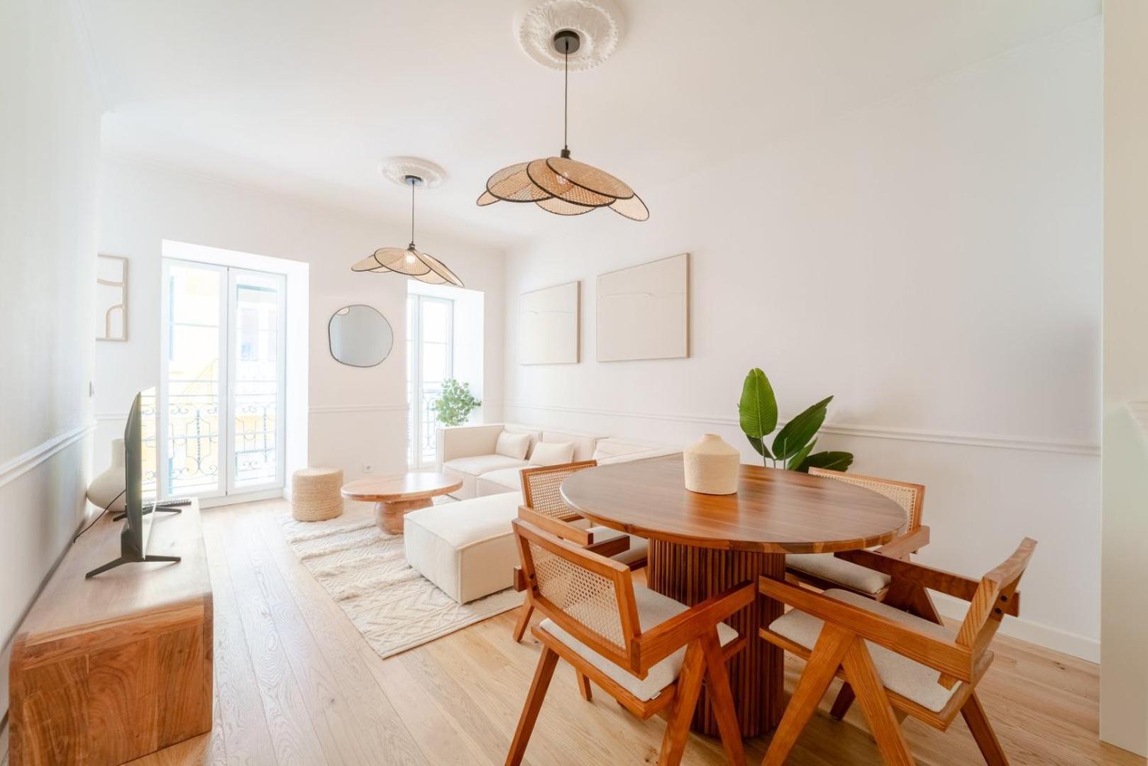 Newly Renovated 2br With Ac & Terrace | By Airnest