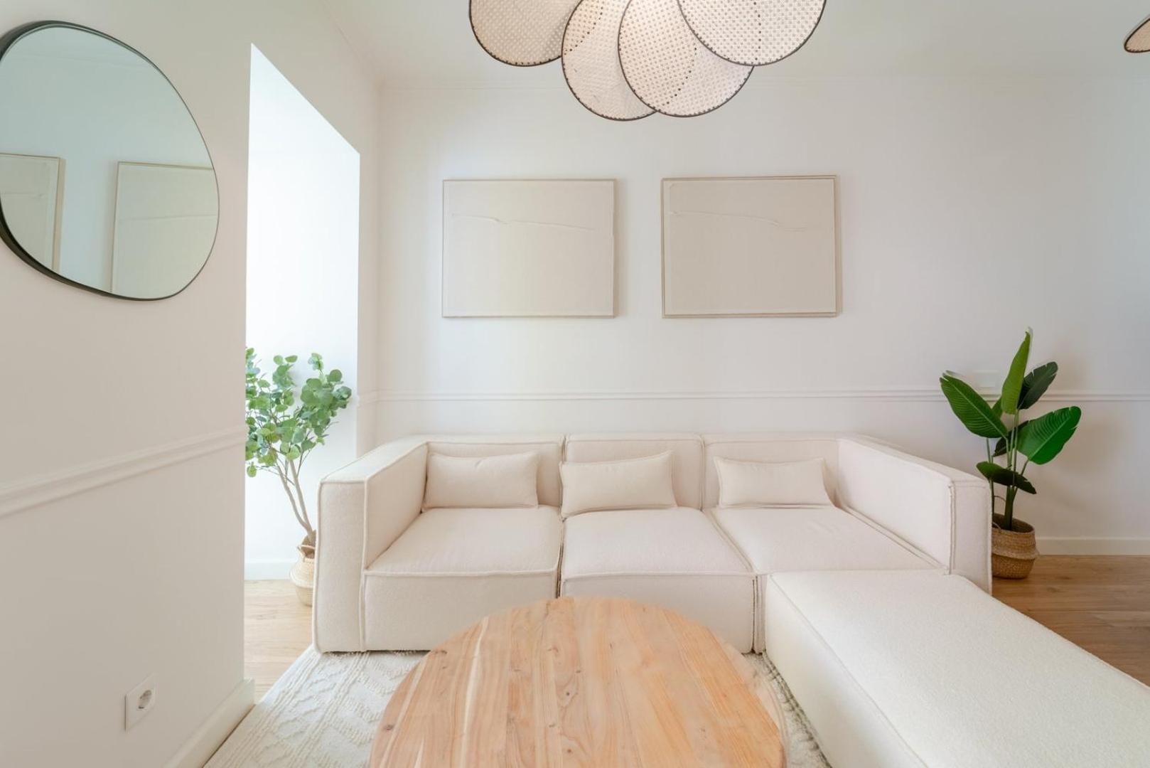 Newly Renovated 2br With Ac & Terrace | By Airnest