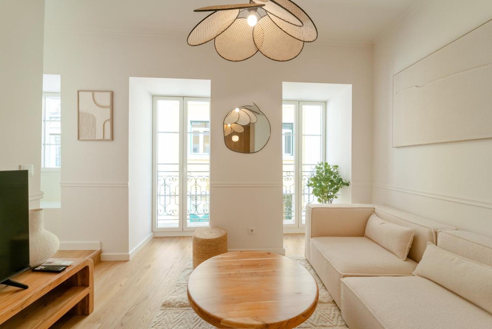 Newly Renovated 2br With Ac & Terrace | By Airnest