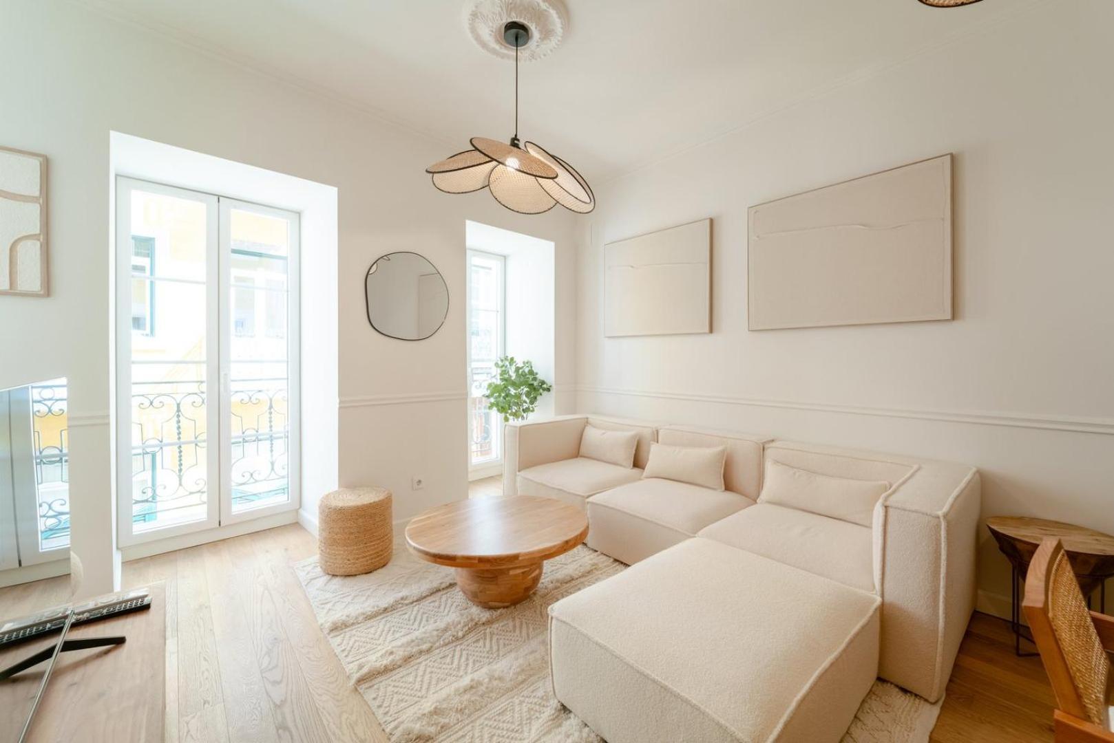 Newly Renovated 2br With Ac & Terrace | By Airnest *